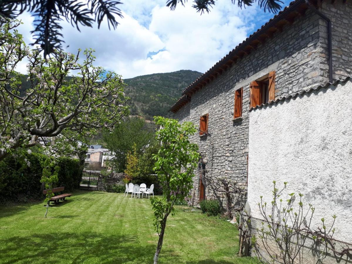 Villa Cirjuana, casa en el centro con agradable jardín y barbacoa Biescas  Exterior foto