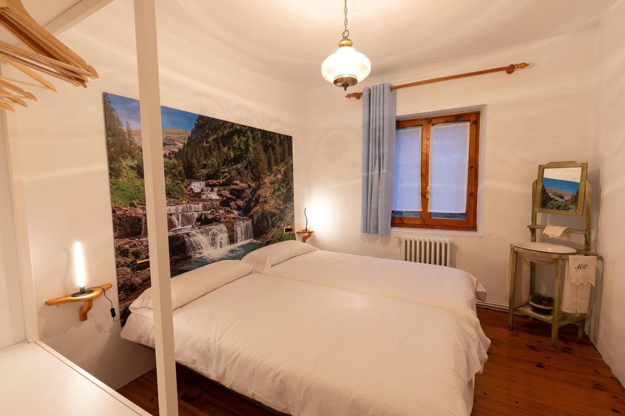 Villa Cirjuana, casa en el centro con agradable jardín y barbacoa Biescas  Exterior foto