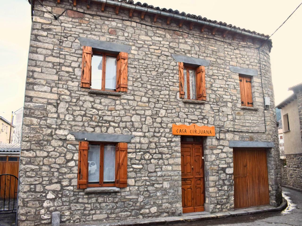 Villa Cirjuana, casa en el centro con agradable jardín y barbacoa Biescas  Exterior foto